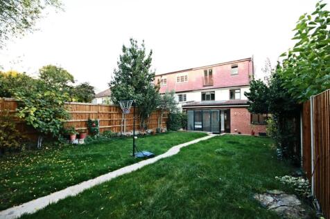 44 Bowness Crescent - Rear garden view