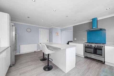 Kitchen / Dining Area