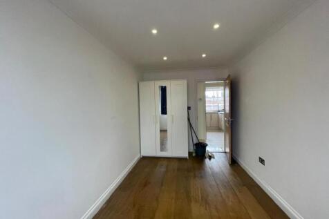 WhatsApp Image 2025-10-16 at 15.55.05-3.jpeg