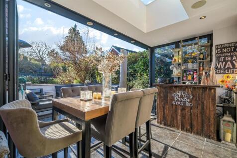 Kitchen/dining/family room