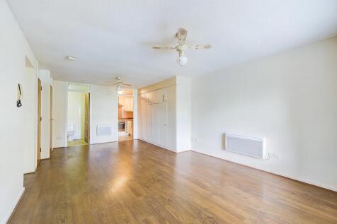 CAM01543G0-PR0027-STILL001