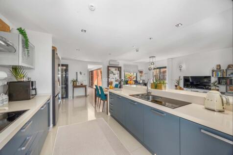 Property Image 4