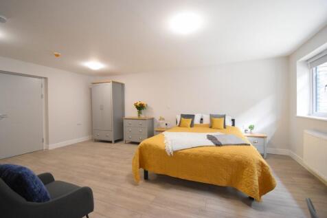 Flat in PL4 6AY