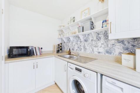 CAM03162G0-PR0107-STILL010