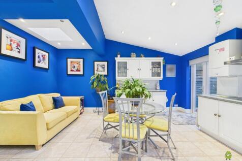 Presented by Clinton at EweMove Bexleyheath and Da