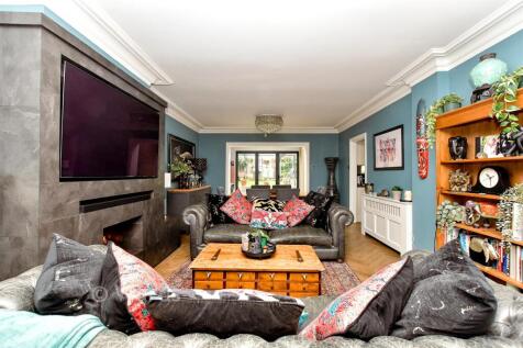 Lounge/ Dining Area