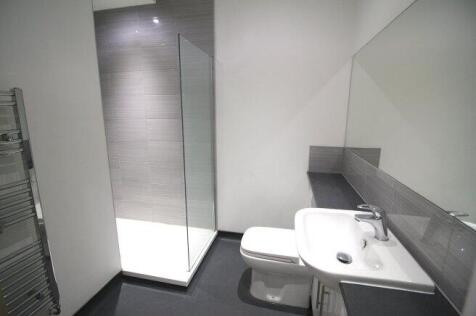 lower-brown-street-le1-5xu-995975