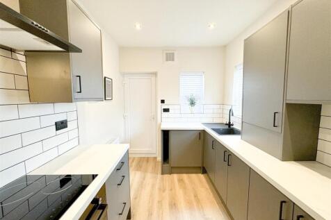 Kitchen 2.jpg