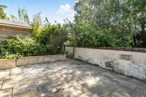 Parking / Garden