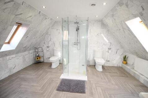 Master Bedroom - En-Suite