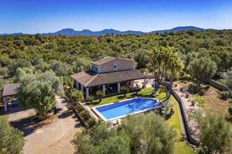 Finca with pool in Campos