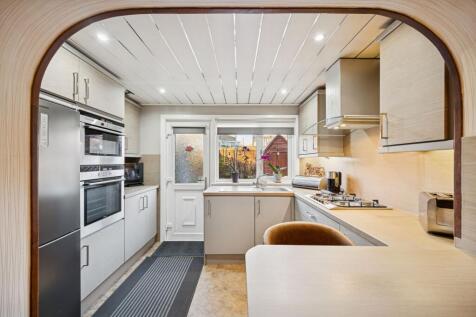 Kitchen / Dining Area