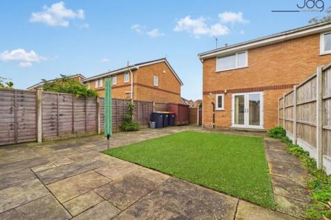 Enclosed East-Facing Garden with Low-Maintenance Finish