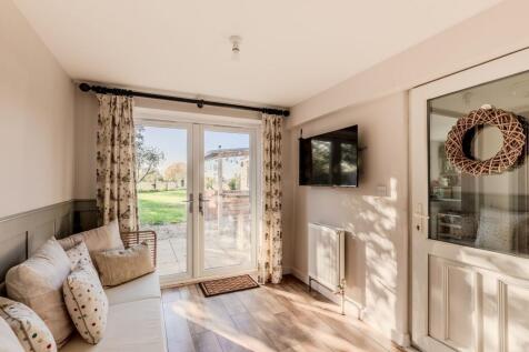 Open-Plan Kitchen / Dining Room & Lounge Area