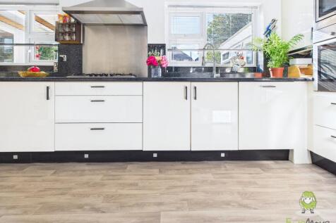 CAM01543G0-PR0159-STILL028