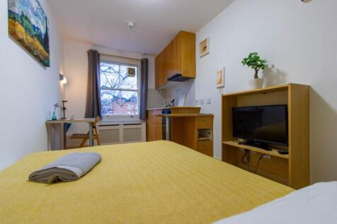 ALL BILLS INCLUDED – A modern self-contained studio on the third floor of a Victorian property in Earls Court, SW5. Fully furnished with a double sofa bed, fitted kitchen, and en-suite bathroom, the a
