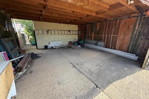 Carport.jpg