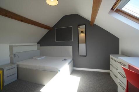4 Bedroom House in LL57 2HD