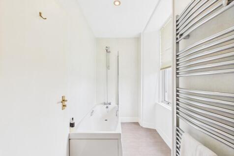 CAM03185G0-PR0103-STILL001