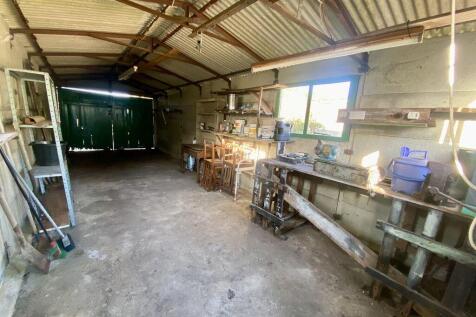 27 Foot Garage/Workshop