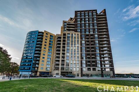 This furnished 1-bedroom flat offers a modern living space with an en-suite bathroom, a reception area, and a well-equipped kitchen. Located on a mid-floor, the property features a balcony and benefit
