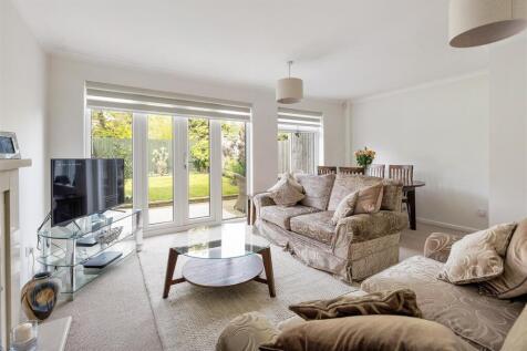 Village Close, E4