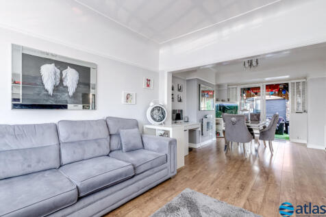 Lounge / Dining Area