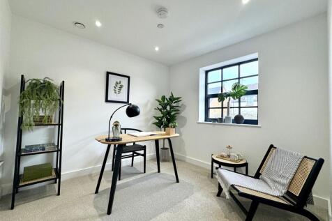 STUDY/FORMAL DINING ROOM