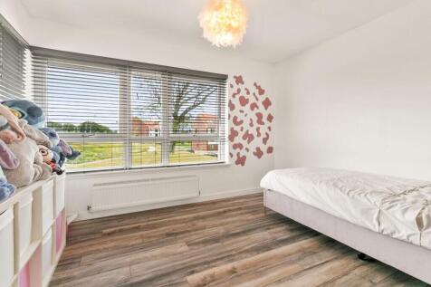 5 bed, 5 bath Detached in Glasgow - Photo 28