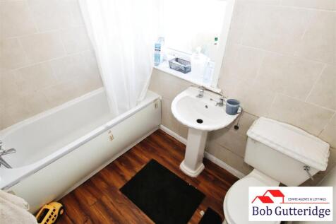 FIRST FLOOR BATHROOM