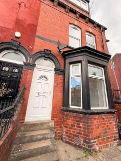 Spacious 4-bedroom unfurnished house over 3 floors in popular LS8. Features bright living space, modern kitchen, family bathroom, enclosed rear garden, front garden, gas central heating and double gla
