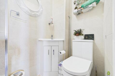 CAM03779G0-PR0318-STILL008