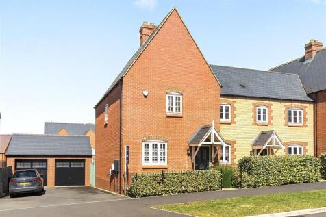 105 Redcar Road, Towcester (23) cr.jpg