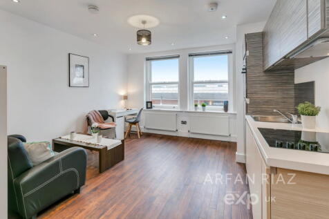 A great-sized contemporary self-contained studio flat situated on the second-floor flat of an urban period property, situated in a prominent location. QUOTE REF AR0255