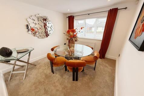 Bedroom 5/Dining Roo