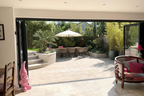 Family Area to Garden