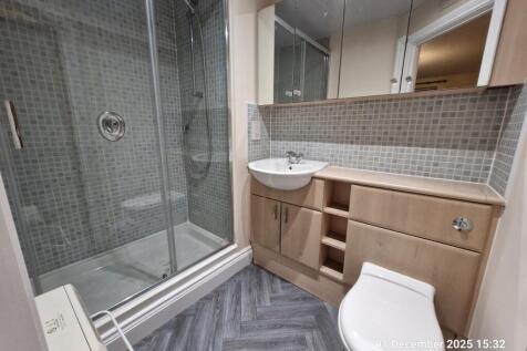 Master Bedroom with En-suite 