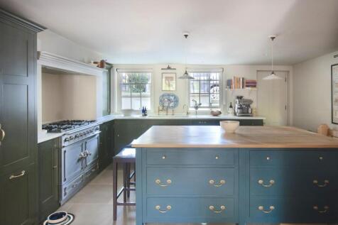 Kitchen Below.jpg