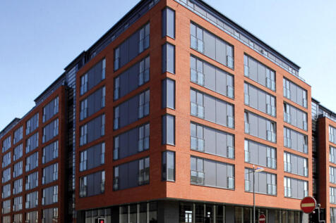 A well presented 3rd floor, two bedroom apartment situated in the popular Latitude development, conveniently located for the China Town and New Street Station. Your new home is furnished to a high sta
