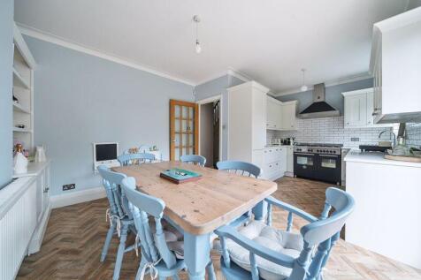 Kitchen Diner angle 2