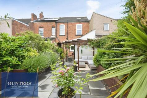 REAR GARDEN 04.jpg