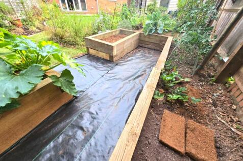 17_hall_close_garden_