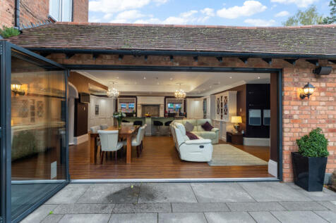 7 bed, 3 bath Detached in Birmingham - Photo 11