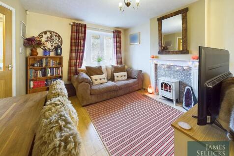 Through Lounge/Dining Room