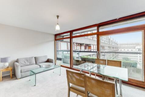 Available early September 2026 A smart and well presented large studio apartment in Breton House in the Barbican. The entrance of the apartment takes you straight into the fitted original marine kitch