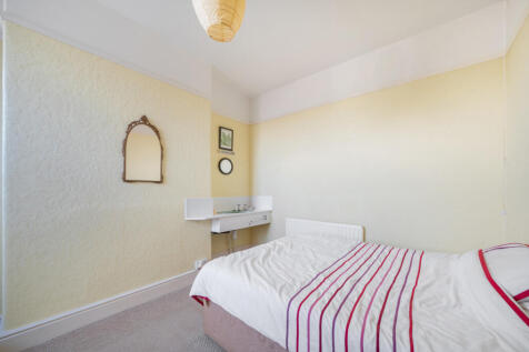 1372821-10-690233...