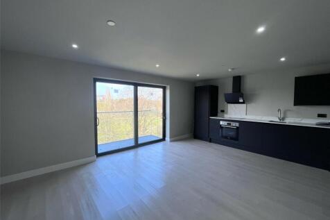 Hapi are pleased to present this large and spacious 2 bed property, complete with balcony offering views across Sheldon Park.
