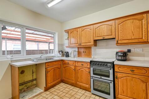 17 Lodge Lane-4.jpg