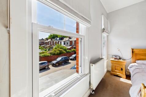 CAM05192G0-PR0123-STILL027