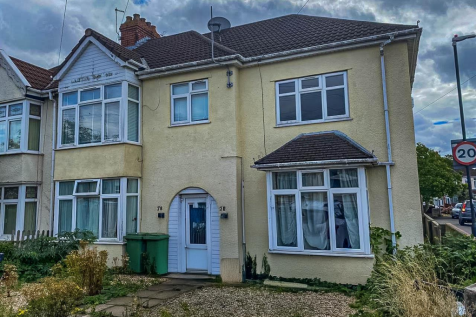 * AVAILABLE 06.08.2026 WELL PRESENTED FURNISHED FLAT WITH PARKING! Jeffrey Ross & The Property Outlet are delighted to offer to the rental market this ground floor flat. The accommodation comprises en